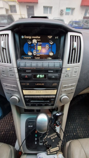 Proprietar vand Lexus hibrid - imagine 9