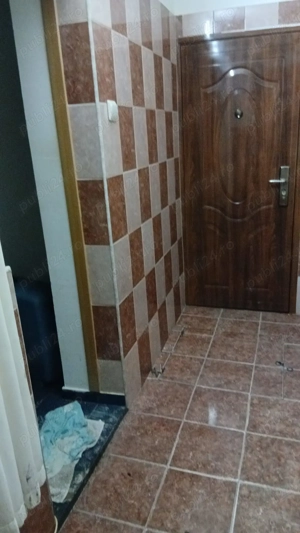 Inchiriez ap.2 cam. decomandate,parter,nemobilat.Se poate închiria și ca spațiu comercial,birouri - imagine 3