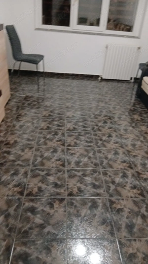 Inchiriez ap.2 cam. decomandate,parter,nemobilat.Se poate închiria și ca spațiu comercial,birouri - imagine 7