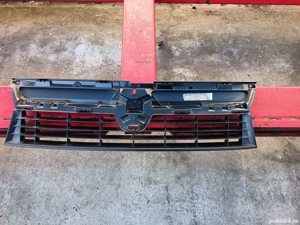 Grila centrala bara fata Dacia Duster 