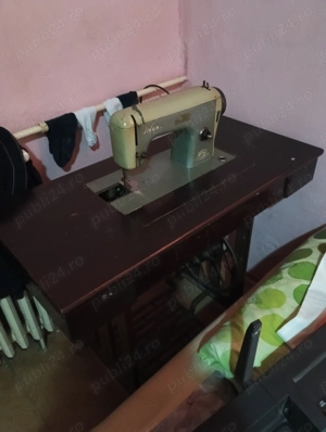 Vînd mașină de cusut 
