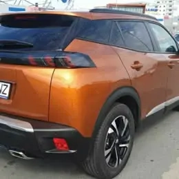 Peugeot 2008 Allure 1.2 PureTech 130 CP - imagine 3