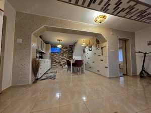 Casă spațioasă cu etaj, utilități complete și piscină   Simeria, HD - imagine 13