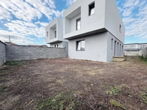 Duplex despartit prin camera tehnica, 121mp utili,350mp teren -Mosnita