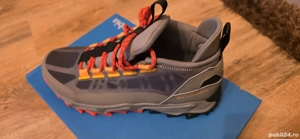 Vând ghete columbia