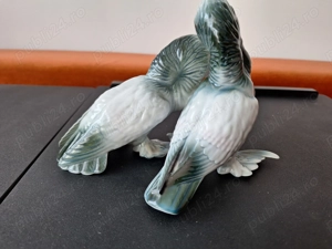 Bibelou din portelan vechi pictat manual -Pereche de porumbei rotati - imagine 4