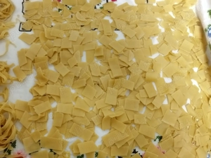 Taietei de casa cu ouă de prepeliță 