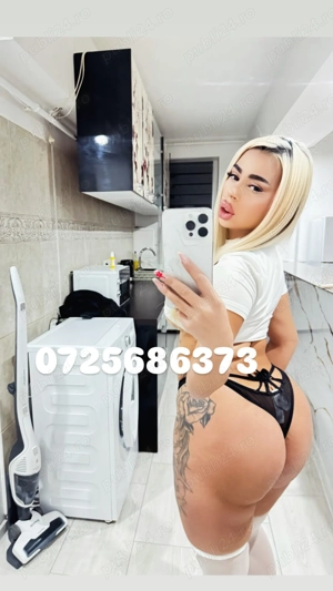 Blonda sexy  - imagine 3