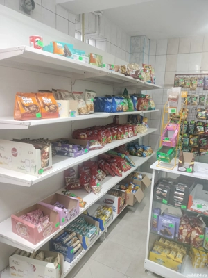 Vând rafturi magazin mixt și toneti.