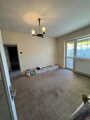 Apartament 2 camere, cf 1 semidec, etaj 4/4, Democratiei - imagine 2