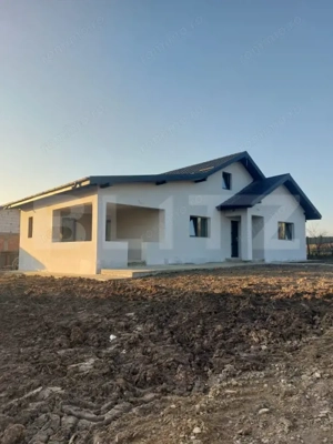 Casa 5 camere 160 mp utili, 500 mp teren, zona Dumesti