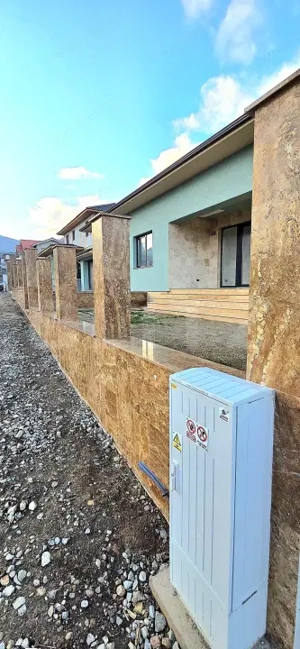 Casă pe un nivel, 4 camere, compartimentare decomandată, zonă liniștită - imagine 10