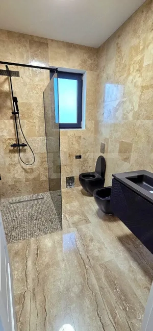 Casă pe un nivel, 4 camere, compartimentare decomandată, zonă liniștită - imagine 6