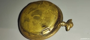 cutiuta din metal ( nu cunosc materialul )  sub forma CEAS DE BUZUNAR  greutate -180 grame 