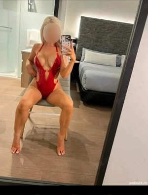 Bună! Sexy blonda  Parc moghioros poze reale 