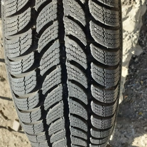 Vând două anvelope, de iarna folosite foarte puțin. 