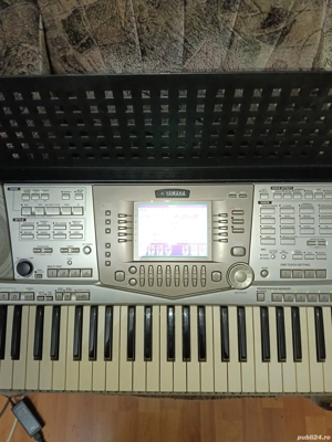 Vând orga Yamaha PSR 2100