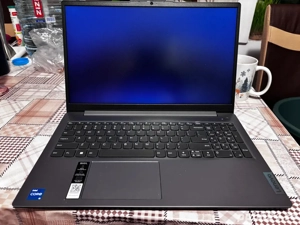 Vând laptop Lenovo IdeaPad Slim 3