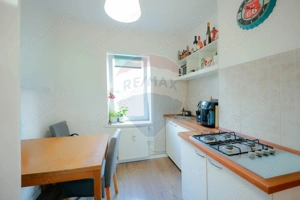 De vânzare apartament cu 2 camere, parter, parcare inclusă, central - imagine 4