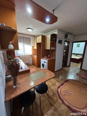 De vanzare apartament cu 2 camere, zona Scolii nr 1, mobilat și utilat, 53.000 euro