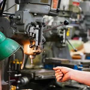 Angajăm sculer-matrițer - Pitești - imagine 2