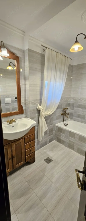 Vila de lux cu piscina, sauna si iesire - acces la lacul Casla - imagine 14