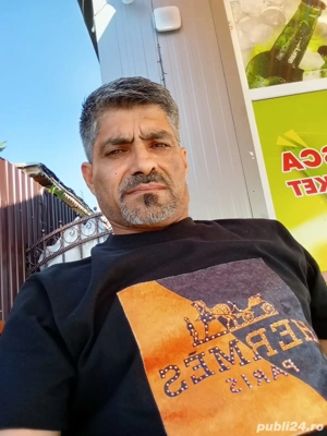 Domn manierat cu bunul simt ofer placeri doamnelor și cupluri 