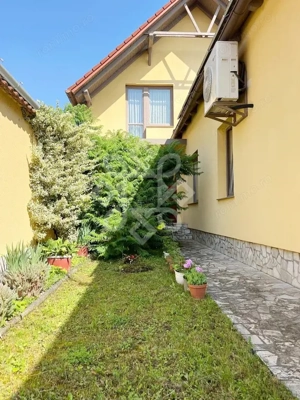 Casa de vanzare cu teren 523 mp in Sanmartin - imagine 20