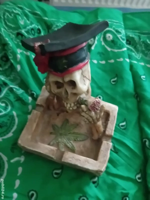 două scrumiere decorative noi 