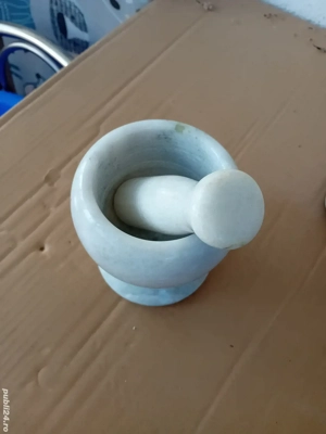 vând mojar cu pistil nou din marmura 