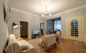 Apartament cu 4 camere, suprafata de 135 mp, garaj si beci in inima orasului  