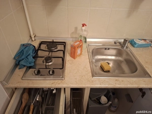 Vând bucătărie completă, în stare bună, cu absolut tot ce se vede în poze, ideală pt spatii chirie