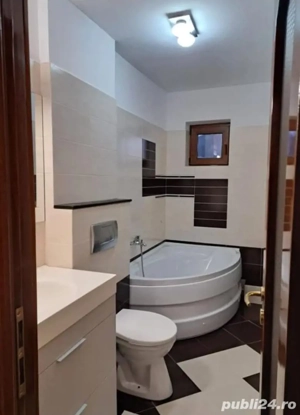 Inchiriez camera in apartament 