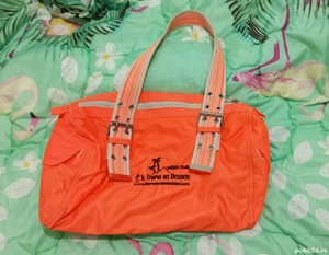 Geantă fără etichetă.