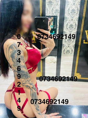 Brunetă siliconată Servicii de lux 