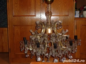Lustra -candelabru cu multiple cristale,veche,bine intretinuta,constructie robusta,alama