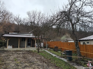 Casă Răzvad - gaze, apă, curent, încălzire centrală 