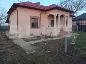 Casa renovata in Piscu Sadovei, 70 mp utili, 2200 mp curte