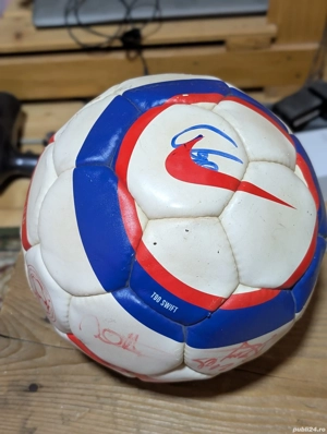 Minge cu autografele jucătorilor de la Dinamo București din anul 2007 - imagine 2