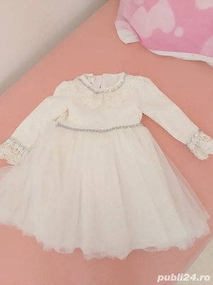 Rochie alba cu broderie in partea de sus, mărimea 116