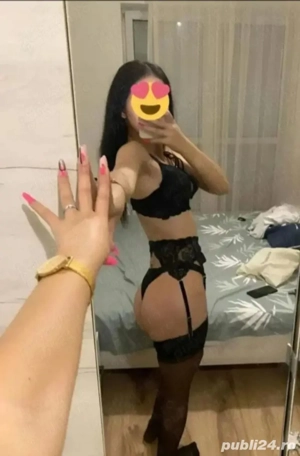 Cleo tanara skinny valabila de craciun 