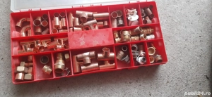 Piese de instalații sanitare, în principal din cupru și câteva din alamă