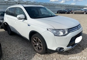 Dezmembrez Mitsubishi  Outlander PHEV  Executive Edition X-Line  2015 -  dau si intreaga  - imagine 4
