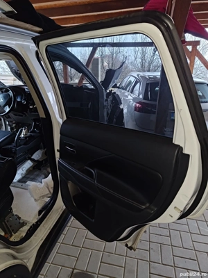 Dezmembrez Mitsubishi  Outlander PHEV  Executive Edition X-Line  2015 -  dau si intreaga  - imagine 2