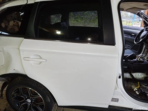 Dezmembrez Mitsubishi  Outlander PHEV  Executive Edition X-Line  2015 -  dau si intreaga  - imagine 3