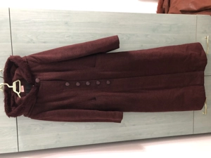 Haina dama din stofa visinie, eleganta, cu gluga, marimea 42 + Cadou