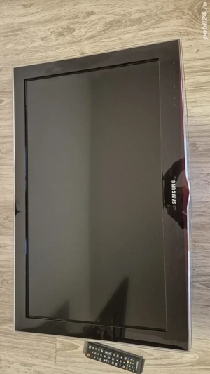 Televizor Samsung de 81 cm cu rezoluție HD și slot C
