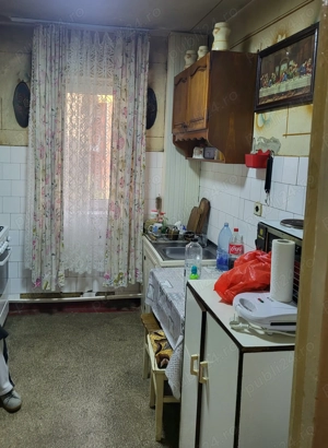 Apartament 3 camere  DECOMANDAT, etaj 1   zona Aeroport - imagine 2