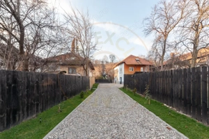 Casă + garaj modern de 80 mp pe teren de 782 mp în Câmpulung