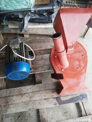 Vand moara de cereale cu motor trifazic